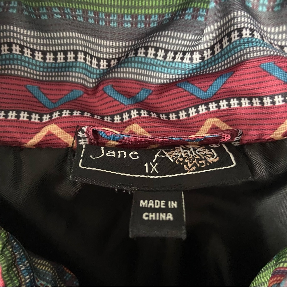 Jane Ashley Aztec Puffer Vest Size 1x - Picture 4 of 6